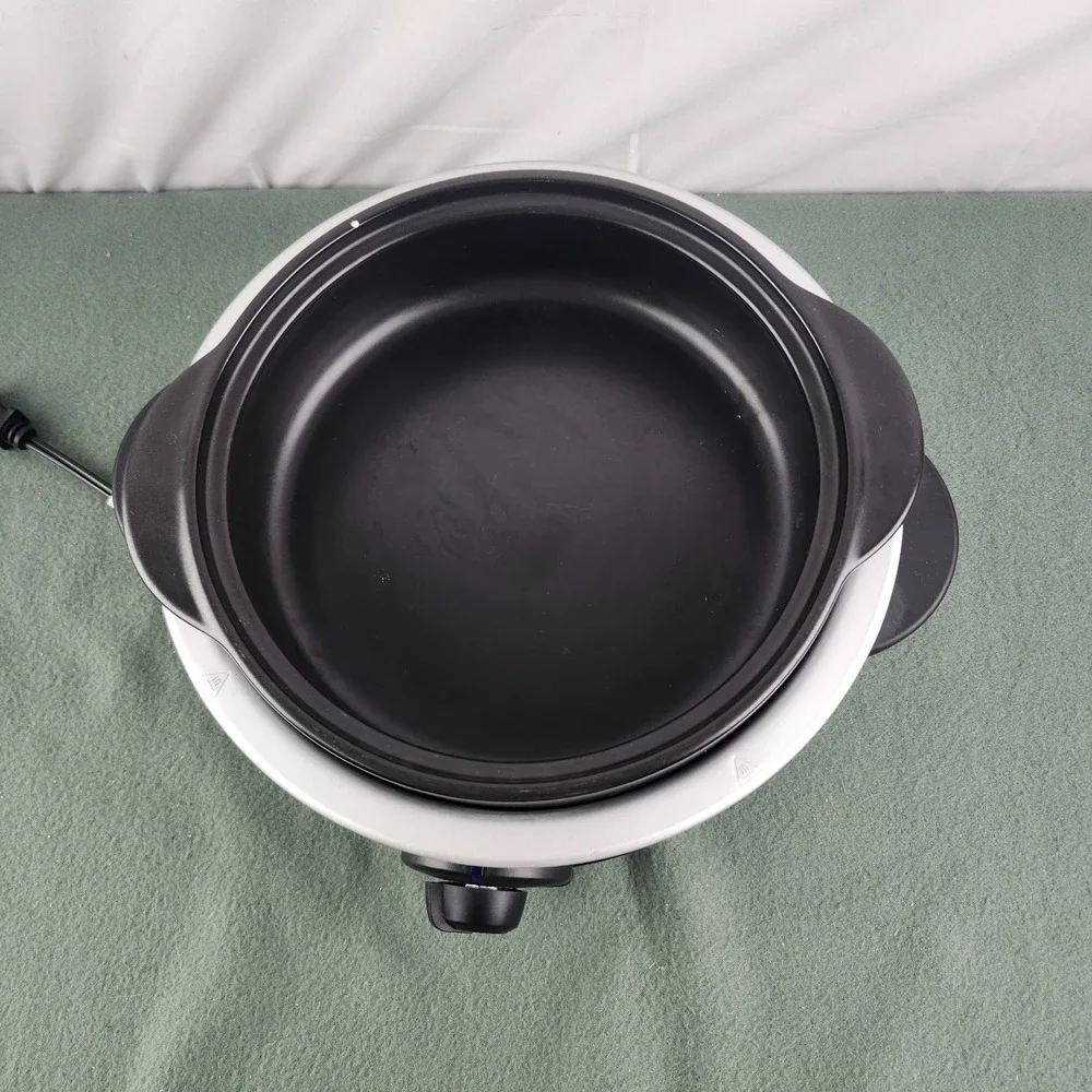 Pampered Chef Rockcrok Slow Cooker, Everyday Pan-  2.5 Quart - No Lid